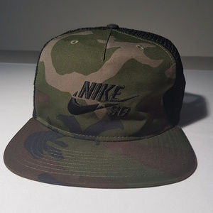 Nike SB Mens Snap Back Camo Cap